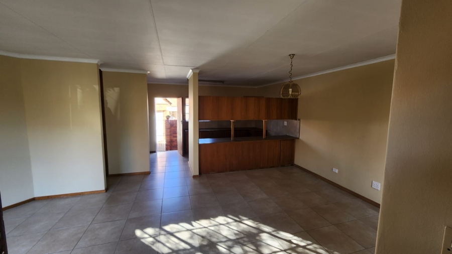 2 Bedroom Property for Sale in Langenhovenpark Free State